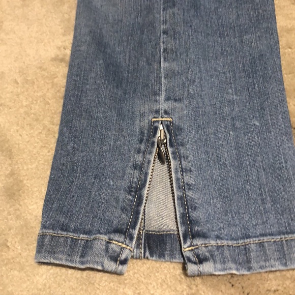 White House Black market, Capri jeans with zippers on the bottom. - Picture 4 of 10